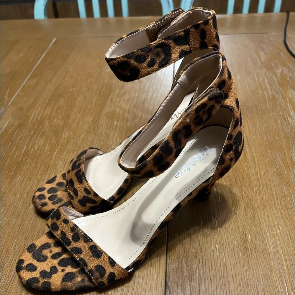 Bella Marie Leopard Print Women's Sandals - Picture 2 of 5